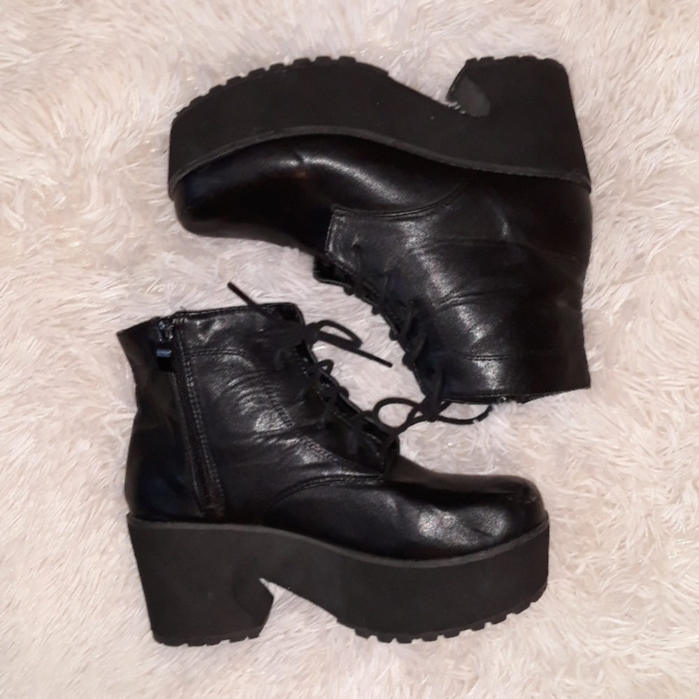 Platform boots
